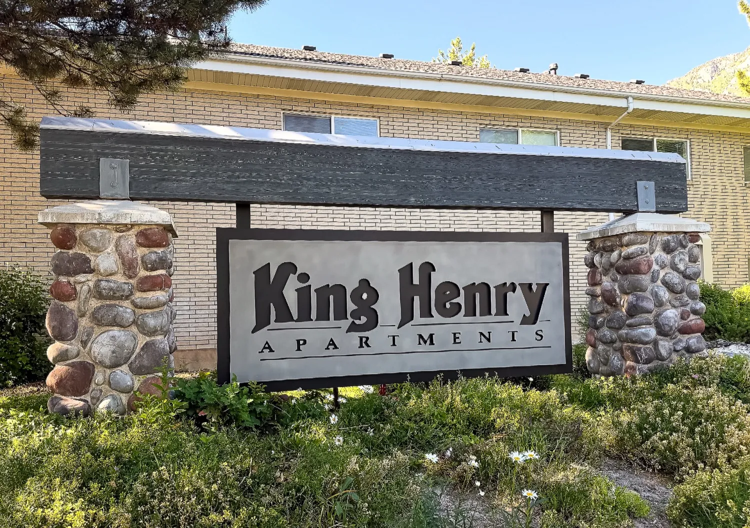 King Henry Apartments
